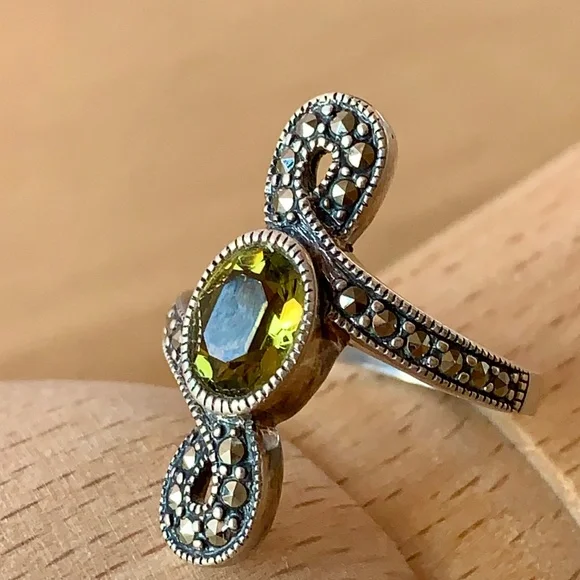 VINTAGE JUDITH JACK STERLING SILVER 925 OLIVE GREEN QUARTZ AND MARCASITE RING
